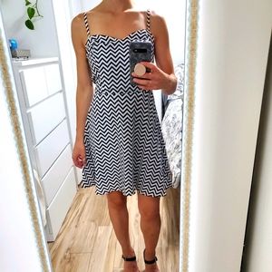 Like New - Dynamite Zig Zag Dress - Small